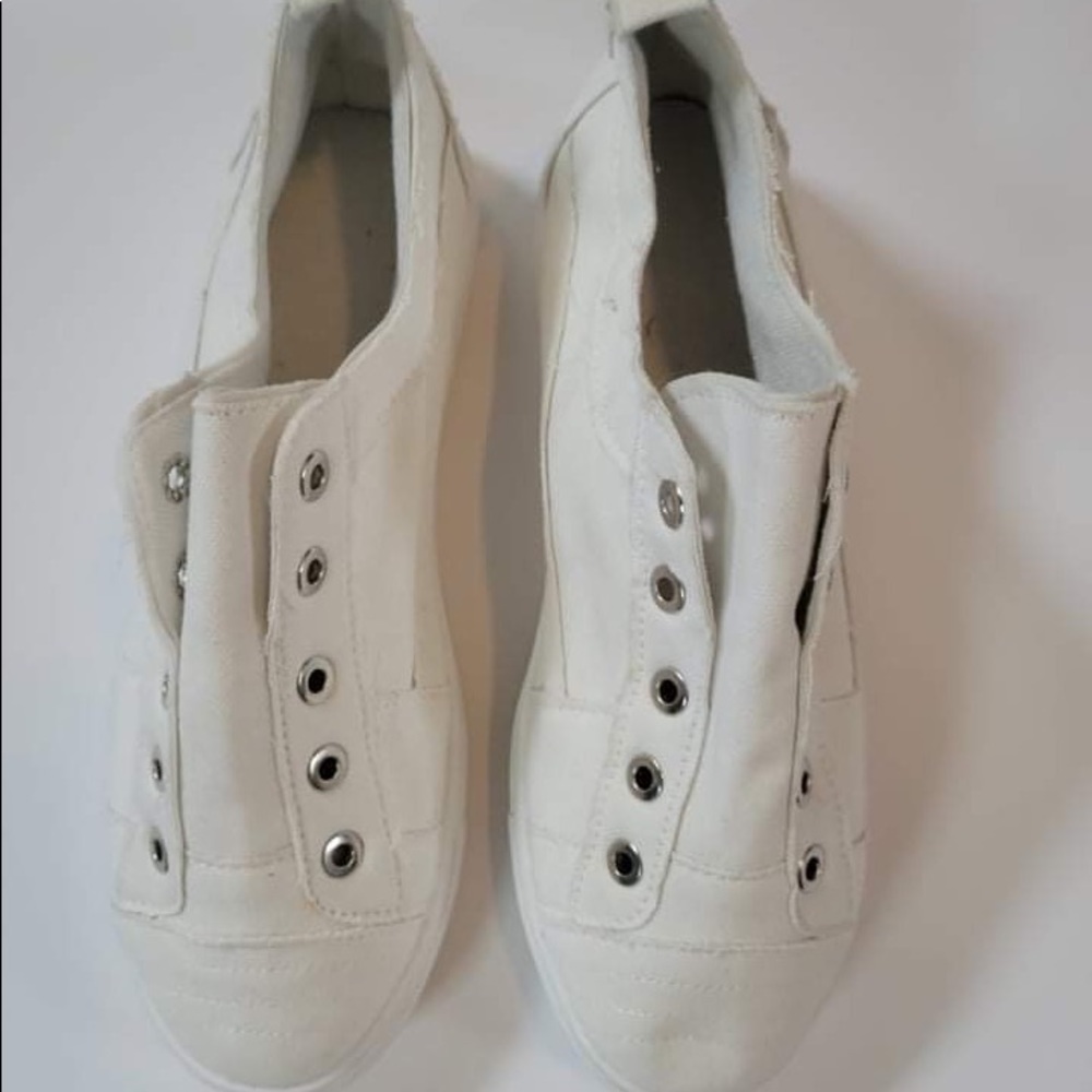 Women’s slip on sneaker